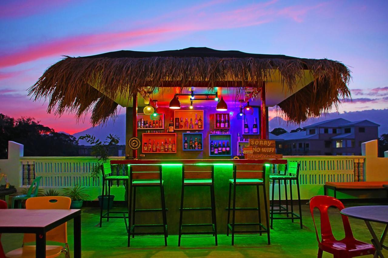 Antwet Backpacker'S Inn & Rooftop Bar Dumaguete City ภายนอก รูปภาพ
